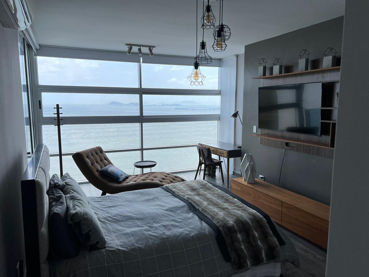 Waters on the Bay – Avenida Balboa